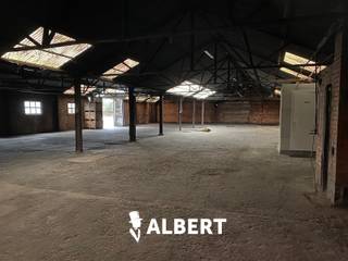 Volledig verhard bedrijventerrein van 16.795 m2 met loodsen en industriële tenten in Zonhoven.