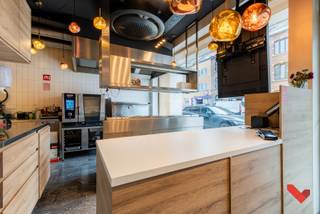 <p>Dit strategisch gelegen pand, momenteel verhuurd als een horecazaak, biedt een unieke kans voor investeerders die op zoek zijn naar stabiele inkomsten en groeipotentieel.<br />- Betrouwbare huuropbrengst: Een langlopende huurovereenkomst met een solide huurder garandeert u regelmatige inkomsten.<br />- Toplocatie: Gelegen in een buurt met veel passage, uitstekende zichtbaarheid en gemakkelijke bereikbaarheid via het openbaar vervoer.<br />- Omgeving: Vlak bij het station van Heverlee, wat zorgt voor een constante stroom van potentiële klanten.De combinatie van een toplocatie,<br /><br />gegarandeerde huuropbrengsten en een sterke meerwaarde op termijn maakt dit pand tot een absolute meerwaarde voor uw investeringsportefeuille.</p>