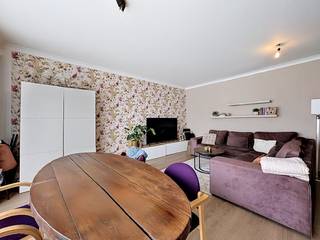 Dit instapklare 2-slaapkamerappartement biedt de perfecte balans tussen rust en centrale ligging. Dankzij de grote raampartijen geniet de...