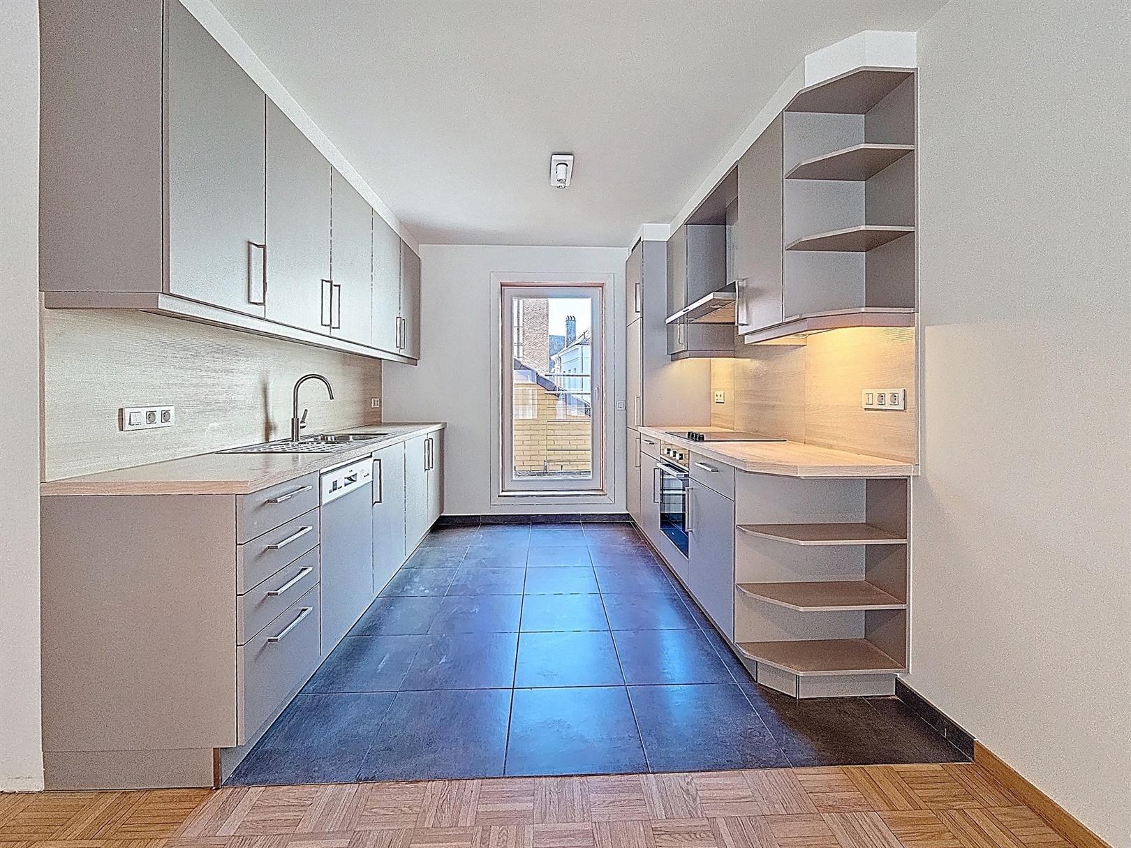 Ruim duplex-appartement op exclusieve locatie in Gent! - foto 3