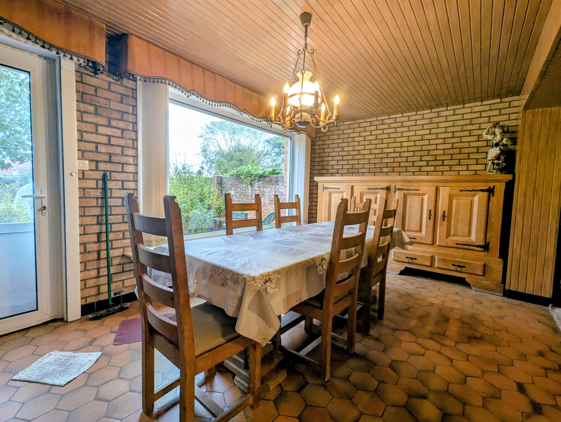 Ruime woning met zongerichte tuin te koop. Centrum De Panne aan zee. - foto 5