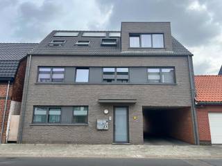 Dit gezellige appartement (BJ 2018) is gelegen nabij het centrum van Stabroek, en heeft volgende indeling: inkomhal met gastentoilet, vervolgens...