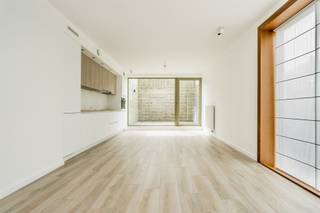 Modern en lichtrijk appartement met 2 slaapkamers en terras nabij Mechelen  Dit stijlvolle appartement is gelegen op de eerste verdieping van een...