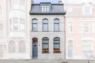 Stel u voor: wonen in een volledig gerenoveerd, instapklaar herenhuis uit 1926. Nabij het centrum van Sint-Niklaas ontdekt u dit bijzondere...