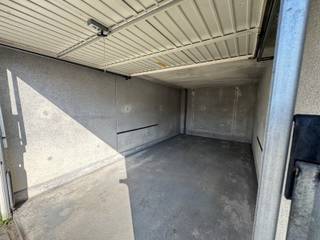 <p>Garagebox gelegen in de Gevaertlaan 34+ in Boom, in een rustige residentiële wijk. Ideaal voor het parkeren van een wagen, motor of fietsen, of als extra opslagruimte.</p>
<p>Een praktische oplossing voor wie in de buurt extra ruimte zoekt.</p>
<p>De garagebox staat te koop voor 30.000 euro.</p>
<p>Graag meer info of interesse?<br />Contacteer ons via 0492 83 88 19 of jarno@groepvanhaute.be</p>
