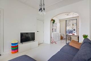 Een functionele gezinswoning gelegen in een rustige straat in Niel, met drie slaapkamers, vernieuwde daken en een tuintje met achteruitwegOp het...