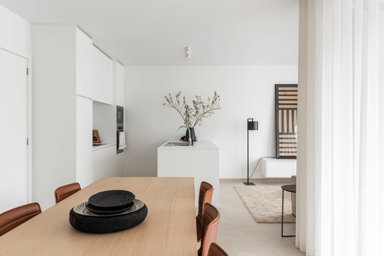 Lichtrijk recent instapklaar appartement met 2 slaapkamers, zonneterras, parking en ruime kelderberging - foto 3