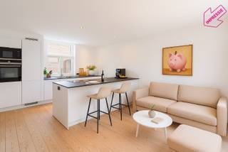 In de rustige, autoluwe Spaarstraat 24 in Antwerpen vind je dit instapklare en energiezuinige duplexappartement met EPC-label B (184 kWh/m²jaar)...