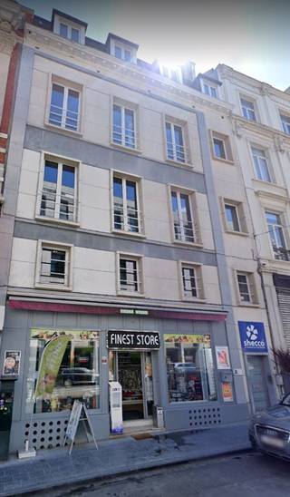 Immeuble de bureaux, rez-de-chausée commercial + 4 étages situé entre Congrès et le Parc Royale. Chaque étage fait 96m². L'immeuble est situé dans...