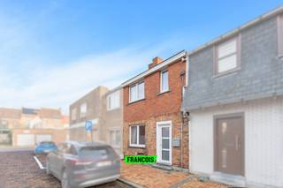 Deze charmante en energiezuinige rijwoning is gelegen in het centrum van Nieuwpoort, op wandelafstand van alle voorzieningen zoals scholen, winkels...