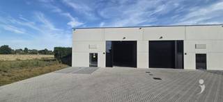 <p><span>New SME unit with excellent visibility and connectivity.</span></p><p><span>Ideal to establish your business.</span></p><p><span> </span></p><p><span>This corner unit has plenty of lighting and features a 20m² platform.</span></p><p><span>Furthermore, it is equipped with a toilet, pour-out tank, steel stairs, plenty of outlets and lighting.</span></p><p><span>also provided are charging station, solar panels and well.</span></p><p><span> </span></p><p><span>Rental price is excl. VAT and excl. monthly charge of 120 EUR.</span></p><p><span>Expansion possibilities possible.</span></p><p><span> </span></p><p><span>Interested? Contact us on 016 15 31 15.</span></p>