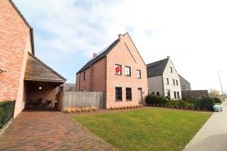 Gelegen langs de Hondekensmolenstraat te Izegem vinden we deze prachtige woning met landelijk karakter terug.De woning is volledig instapklaar...