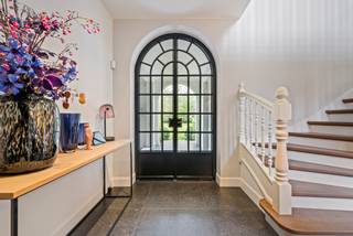 Deze prachtige Vlassak Verhulst villa in Oud-Turnhout is een droomwoning voor wie op zoek is naar ruimte, comfort en luxe. Deze villa is gelegen...