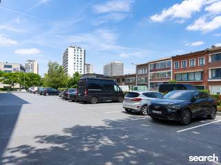Ben je het beu om elke dag te zoeken naar parking in jou buurt? Of zoek je naar een interessante vastgoedinvestering met gegarandeerd rendement? Search no more! <br /><br />11 autostaanplaatsen te koop in open lucht. Gelegen aan de achterzijde van het gebouw Rodekruislaan 5 met aparte oprit.<br /><br />Deze autostaanplaatsen kunnen individueel of in pakket aangekocht worden. <br /><br />Vlakbij opritten Antwerpse Ring en Berchem Station! <br /><br />Graag meer informatie over de beschikbare plaatsen? Bel Dries op 0470/107 217