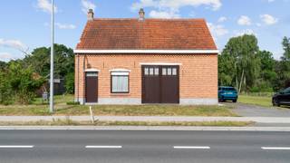 Op zoek naar een gezinswoning met karakter, ruimte en uitbreidingsmogelijkheden? Dan is deze charmante woning op een prachtig perceel van circa...
