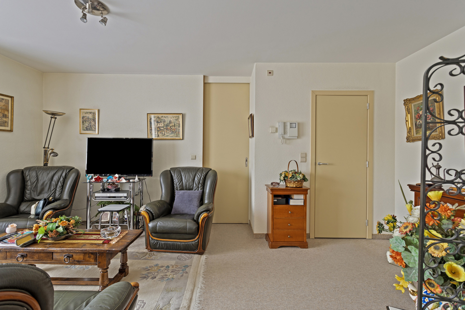 Apartment for sale in Schaerbeek with 1 bedroom - photo 3