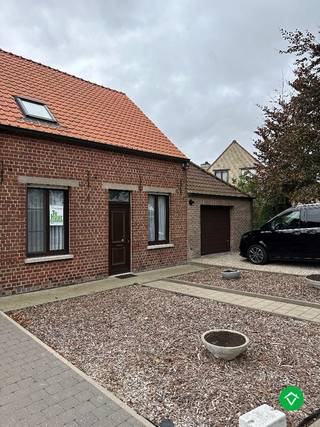 Deze rustig gelegen woning te Werken bij Kortemark bestaat uit: oprit, knusse leefruimte, keuken, badkamer met douche, 2 slaapkamers,...