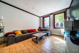 Infos & visites : 02 315 51 71Jette - We Invest vous propose ce très chouette immeuble de rapport de deux unités! Idéal pour une grande famille ou un...