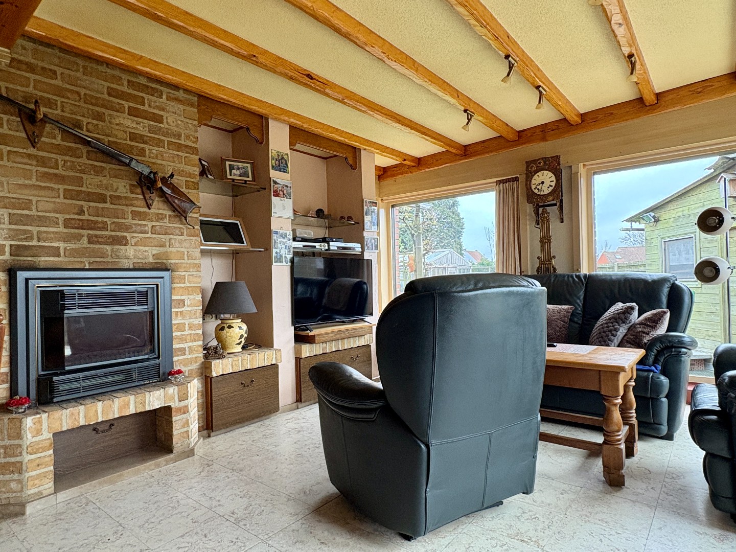 Gelijkvloerse woning op 628 m², 3 slaapkamers, mooi aangelegde tuin en garage. - foto 4