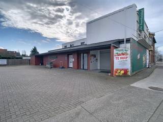 Co Immo vent un Immeuble commercial avec atelier et spacieux appartement dans un emplacement stratégique à SteenokkerzeelVous êtes à la recherche dun...