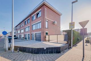 A deux pas du centre d'Ekeren, l'Edisonlaan 2 abrite cette maison à vendre prête à être louée.Cette maison dispose de 4 chambres à coucher, d'une...