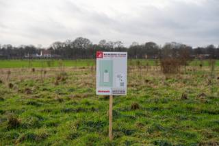 Aan Vogelsanck, een rustige en landelijk gelegen woonlocatie net buiten de dorpskern van Oostmalle biedt Danneels nieuwe bouwgronden te koop aan. <br /><br />Deze ruime villapercelen combineren een mooie straatbreedte met een aanzienlijke diepte, waardoor je hier volop kan genieten van een ruime, perfect zuidwest georiënteerde woning met ruime tuin. <br /><br />De percelen worden te koop aangeboden zonder bouwverplichting. Je kiest dus helemaal vrij met welke bouwpartner(s) je samenwerkt en wanneer je hier gaat bouwen.<br /><br />Hier woon je rustig in een landelijke omgeving maar zonder in te boeten aan bereikbaarheid. Je vindt alle nodige voorzieningen in de nabijheid en hebt een vlotte aansluiting naar de E19 en E34.