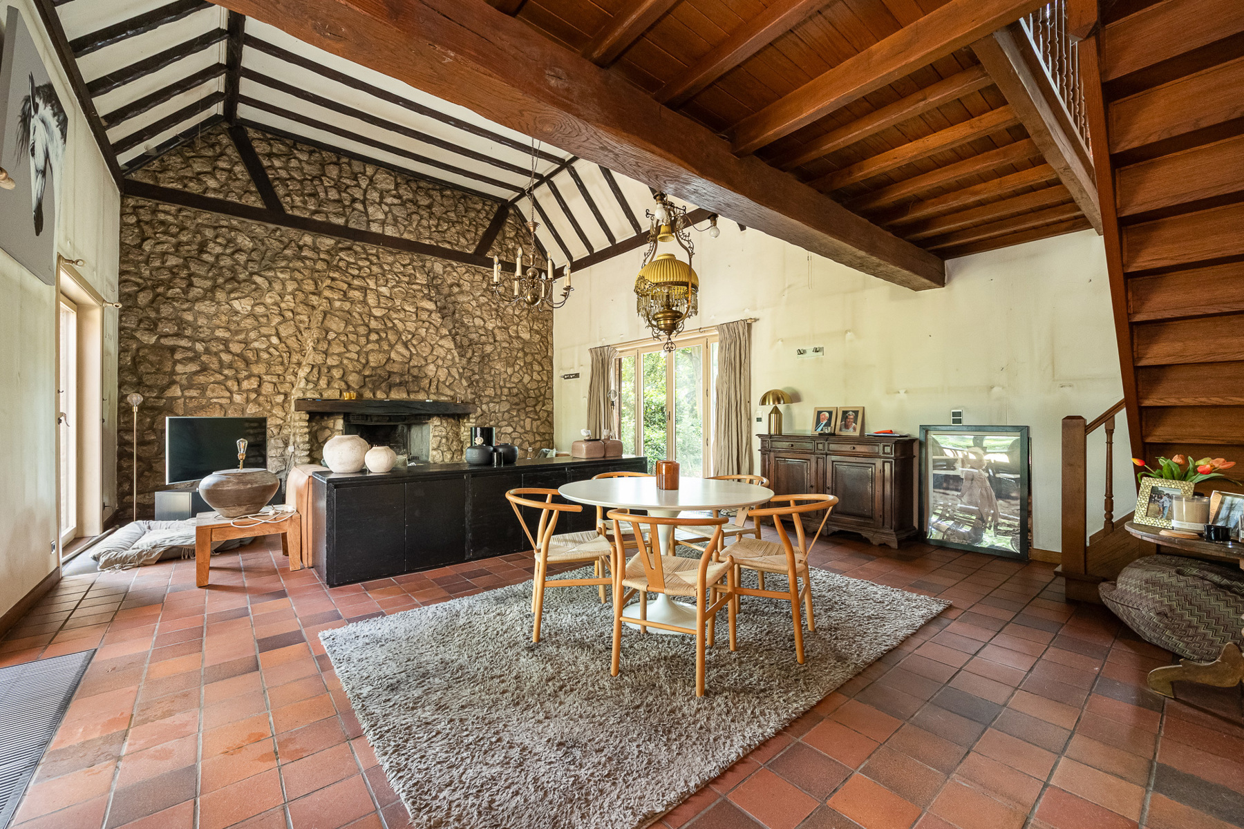 Te renoveren villa met paardenstallen op ca. 1753 m². - foto 3