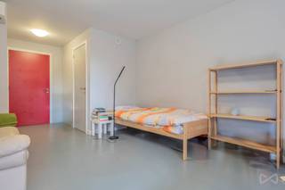 <p>Are you looking for a hassle-free investment? This cosy 30m² studio is located on the 2nd floor of the Waterview residence on Engels Plein in Leuven. This student residence is one of a kind. The location is extremely convenient for students, just 1 km from Leuven station and within walking distance of the city centre. The bustling neighbourhood along the canal also offers numerous recreational opportunities, restaurants, shops and green spaces to meet all the needs of today's students.<br /><br />The studio has a pleasant open-plan living area with a fitted kitchen and a separate bathroom with a washbasin, shower and toilet. <span>There is also a large communal roof garden, bicycle storage, etc.<br /><br /></span><span>The studio was completely repainted and refurbished just before the new academic year, so it is in perfect, almost new condition.<br /><br /></span><span>The residence is fully managed by KU Leuven, so as an investor you don't have to worry about letting, management or maintenance.<br /><br /></span><span>Don't miss this opportunity and request information without obligation about your carefree investment in one of the most iconic locations in Leuven.</span></p>