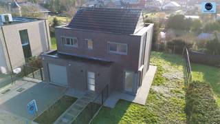 NIEUW TE BEVERRichtprijs : 457.000 euro Recente open bebouwing met garage.Deze woning gebouwd in 2016 is heel rustig gelegen in het groene Bever,...