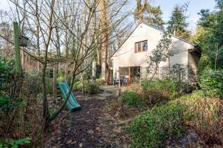 Op zoek naar een volledig gerenoveerde woning waar je volop geniet van rust en privacy? Zoek niet verder. Deze woning, gelegen aan de verharde weg...