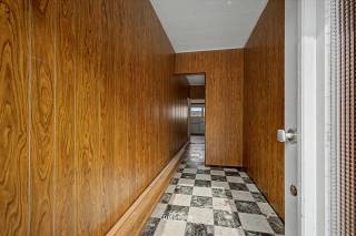 In het centrum van De Klinge bevindt zich deze ruime woning met 3 slaapkamers, garage en een grote tuin. Dit pand biedt heel wat potentieel voor...