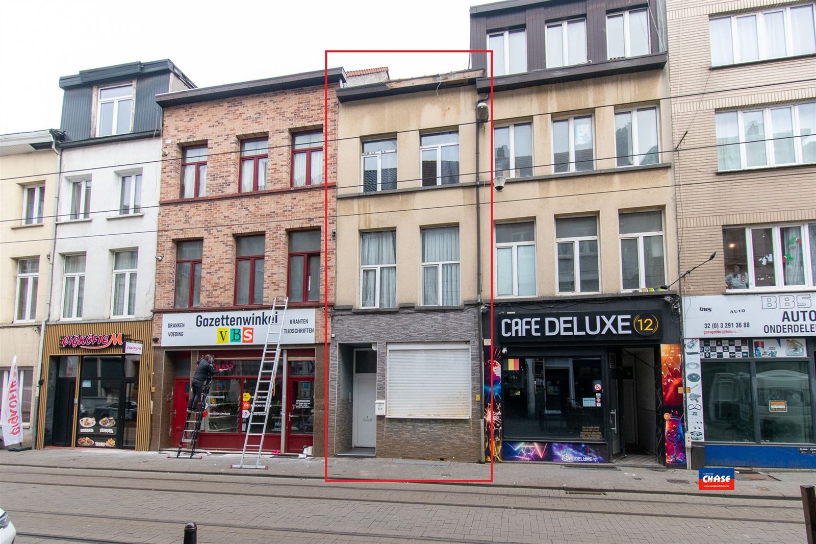 Ruime woning met 6 slaapkamers en handelsgelijkvloers - foto 1