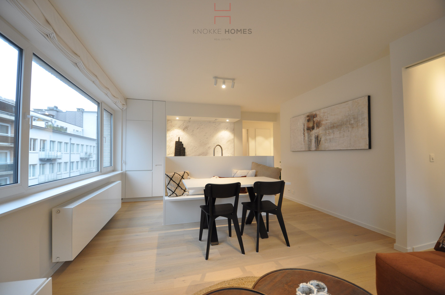 Volledig gerenoveerd hoekappartement gelegen op enkele stappen van de zee en de Lippenslaan - photo 4