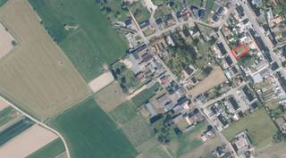 Bouwgrond voor open bebouwing in rustige, doodlopende straat te Mazenzele Deze gunstig gelegen bouwgrond voor een open bebouwing bevindt zich in...