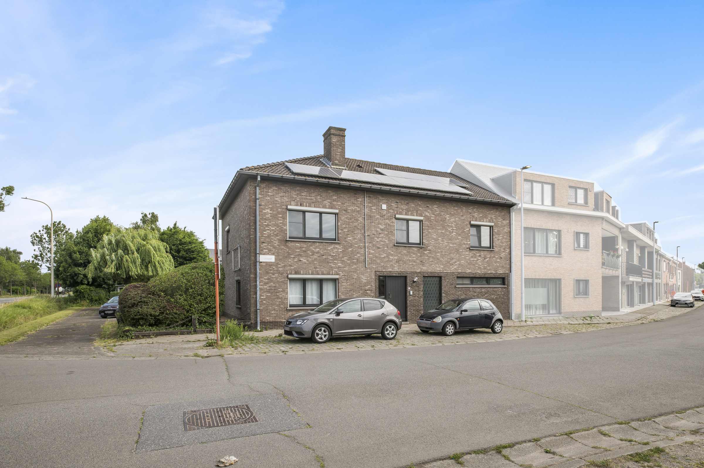 Gerenoveerde (meer)gezinswoning met 5 kamers, tuin en garage - foto 1