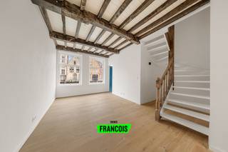 Deze zorgvuldig gerenoveerde trapgevelwoning ligt aan de Sint-Annarei in het historische centrum van Brugge.Het pand verenigt authentieke charme met...