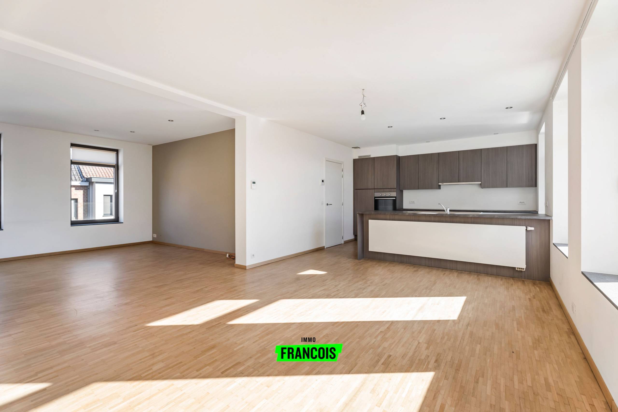 Gerenoveerd duplex appartement met 3 slaapkamers en tuin in het centrum van Zonnebeke - foto 3