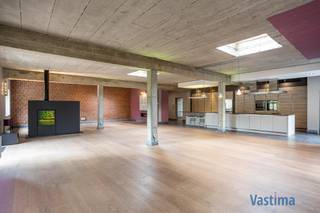 Op zoek naar een unieke woonplek waar ruimte en comfort samenkomen? Deze indrukwekkende loft biedt een sublieme woonervaring voor zij die op zoek...