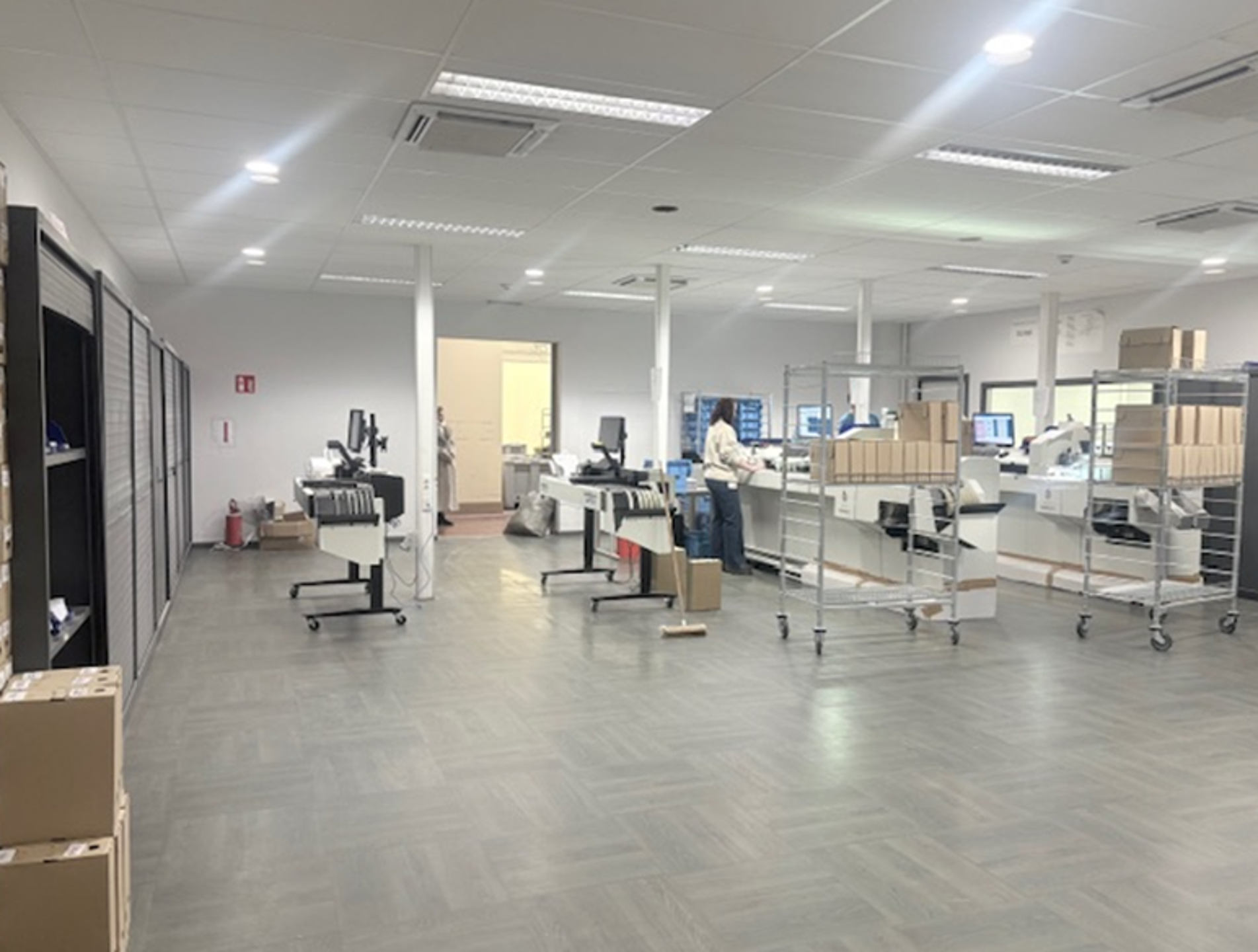 Commercial for rent in Berchem-Sainte-Agathe - photo 2