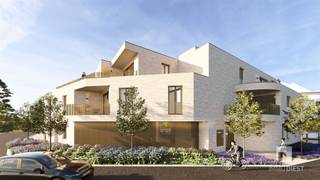 <p><span>TRINITY STAAT VOOR LICHT - RUIMTE &amp; LUXE!</span></p><p><span>KOOP UW APPARTEMENT AAN  6% BTW!!</span></p><p><span> </span></p><p><span>Een uniek nieuwbouwproject, geeft in Schoot-Tessenderlo vorm aan 7 luxe appartementen en 2 penthouses, die afgewerkt zijn volgens de hoogste standaarden op gebied van esthetiek, comfort en energieverbruik.</span></p><p><span> </span></p><p><span>Appartement 3: Gelijkvloers appartement van  116m2 -  twee slaapkamers, zeer grote leefruimte met toegang tot terras /tuintje, dit appartement heeft zijn voordeur/inkom.</span></p><p><span> </span></p><p><span>Licht doet leven.</span></p><p><span>In Trinity vind je ruime, lichtrijke wooneenheden met één of twee slaapkamers en met oppervlaktes die variëren tussen de 66 en de 124m².</span></p><p><span>De mooie, grote leefruimtes met open keuken, genieten allen een gulle lichtinval. </span></p><p><span>De terrassen vormen een drempelloos verlengde van de leefruimte, met oppervlaktes tussen de 7 en 54m².</span></p><p><span> </span></p><p><span>De hoogste standaarden op gebied van esthetiek, energieverbruik én comfort.</span></p><p><span>De appartementen en penthouses worden op zeer hoogwaardige, luxueuze manier afgewerkt met kritisch oog voor elk detail. </span></p><p><span>Ook de ruime afwerkingsbudgetten zijn een mooie troef van het project.</span></p><p><span> </span></p><p><span>Elk appartement is bovendien klaar voor de toekomst. </span></p><p><span>Dit vertaalt zich niet alleen in een E-peil dat gelijk is aan E20 (50% KI), maar ook door de voorziening van zonnepanelen, warmtepomp, vloerverwarming, …</span></p><p><span> </span></p><p><span>De bewoner staat centraal. </span></p><p><span> </span></p><p><span>Trinity </span><span>is een project van </span><span>Mint Projects.</span></p><p><span>Verkoop door Immodiest, samen thuis in vastgoed.</span></p>