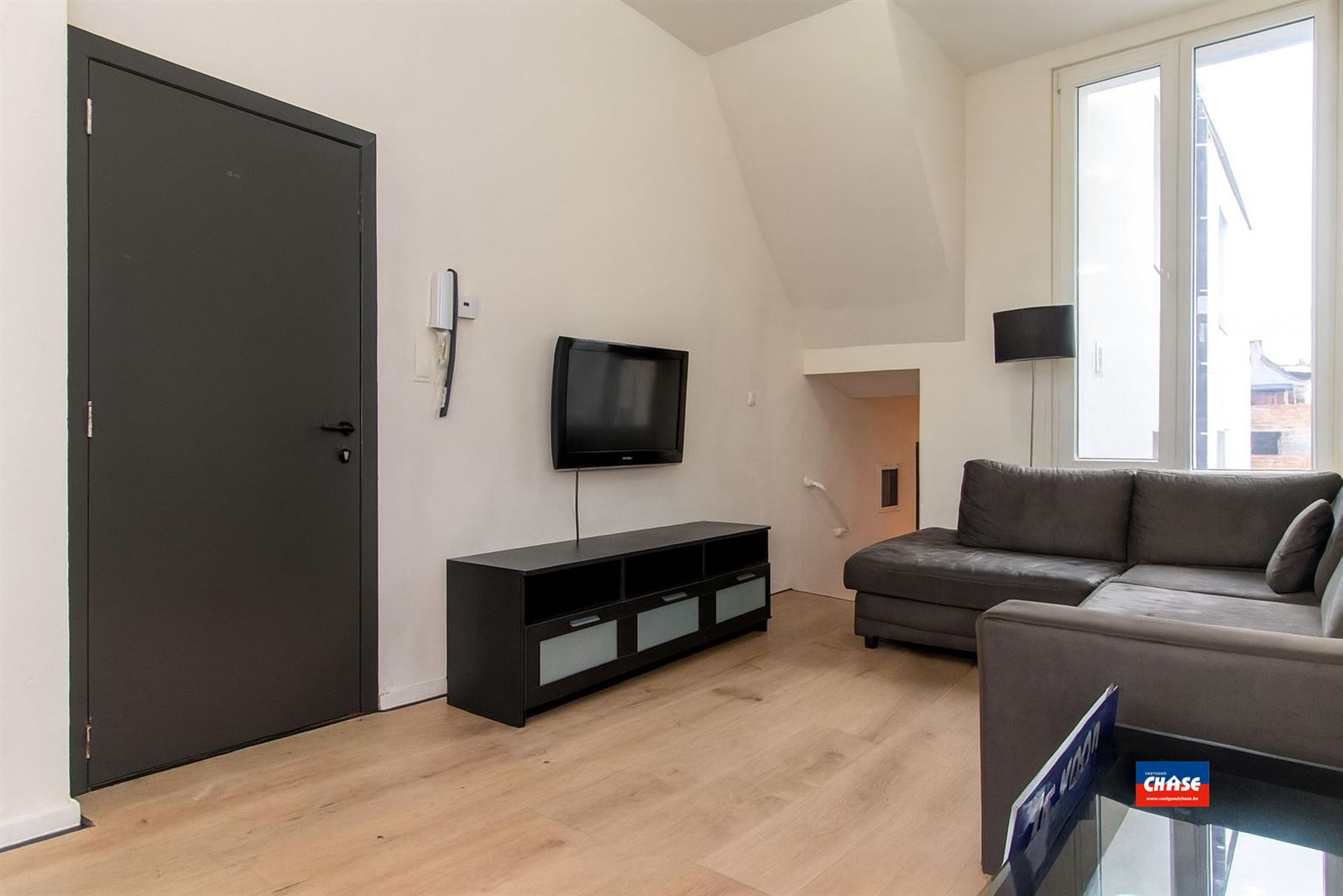 Gerenoveerd appartement met 2 slaapkamers - foto 4