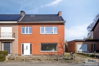 Op een uitstekende locatie te Itegem treffen we deze ruime gezinswoning met charmante tuin.Deze grotendeels gerenoveerde woning bevindt zich in een...