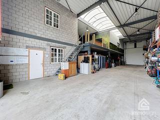 PLUSPUNTEN:+ perceeloppervlakte: 1.158 m²+ totale vloeroppervlakte: 417 m²+ oppervlakte bedrijfshal: 299 m²+ instapklaar en veelzijdig+ ingerichte...