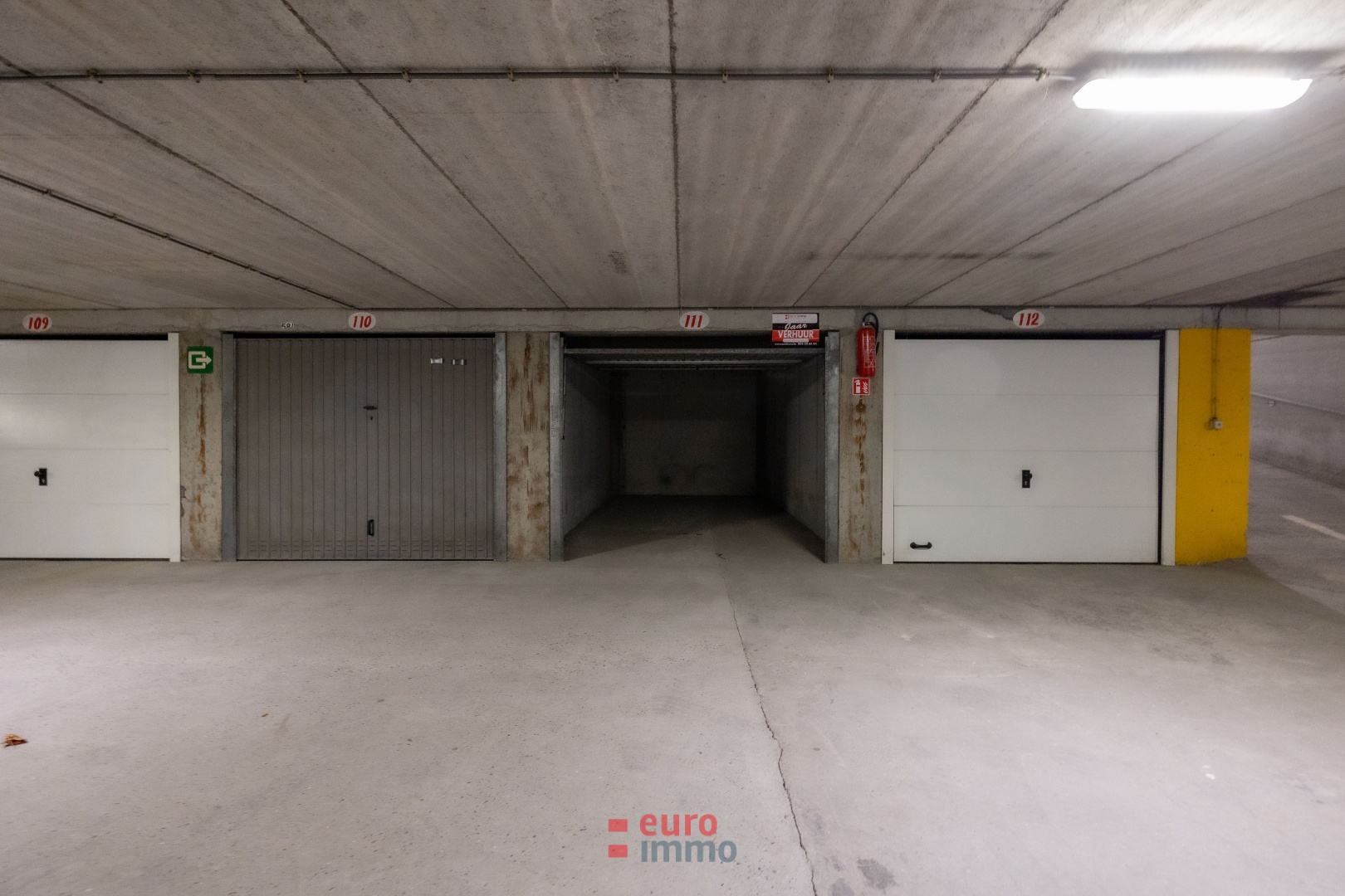Gesloten garagebox op uiterst centrale ligging te koop! - foto 3