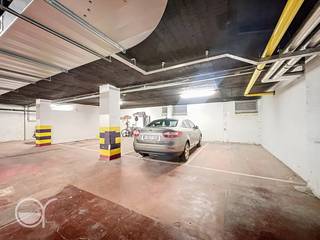 Deze ondergrondse parkeerplaats is gelegen vlakbij het station Gent-Sint-Pieters. De maandelijkse huurprijs bedraagt 90 euro + 5...