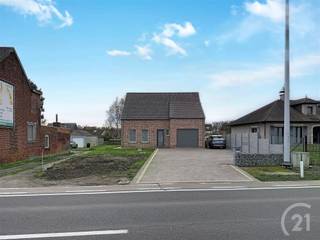 Moderne en recente woning op een perceel van 9 are 12.Deze prachtige woning bevindt zich in het rustige Begijnendijk en biedt een perfecte combinatie...