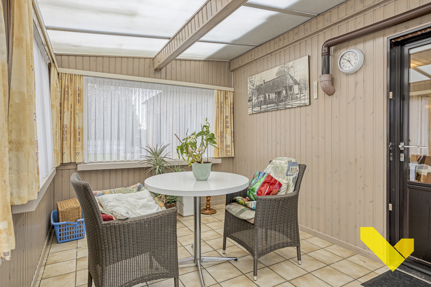 Vrijstaande woning met grote tuin in een doodlopende straat. - foto 5