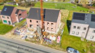 Elke zondag welkom op ons kantoor van 10u-12u voor meer info over de nieuwbouwprojecten!Landelijke nieuwbouwwoning in ruwbouw-winddichtstaat met 4 à...