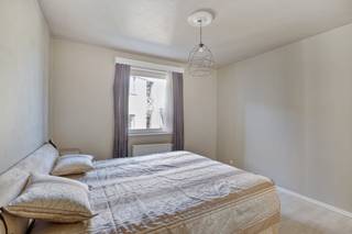 In de Meldertstraat, hartje Hasselt, vinden we dit op te frissen appartement met 2 slaapkamers en een gezellig terras/balkon. Dankzij de...