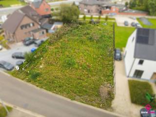 Mooie bouwgrond van 10 are voor een open bebouwing!Straatbreedte is 22,50 m!De ligging is super, dichtbij Kiewit en Bokrijk. Ideaal dichtbij Hasselt...